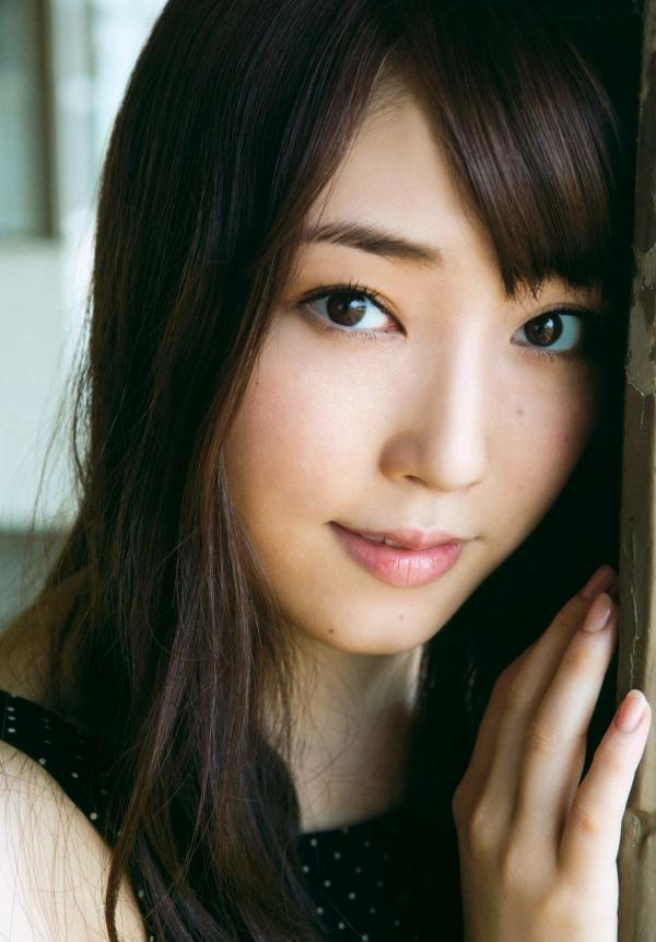 譜久村聖 谱久村圣  早安少女组谱久村圣《二十岁》写真集：海边车站漫步与私房居家慵懒时光，尽显清纯气质与性感诱惑第2张图片