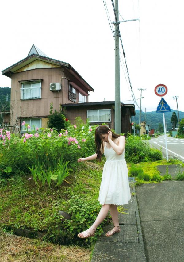 譜久村聖 谱久村圣  早安少女组谱久村圣《二十岁》写真集：海边车站漫步与私房居家慵懒时光，尽显清纯气质与性感诱惑第25张图片