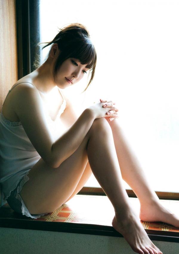譜久村聖 谱久村圣  早安少女组谱久村圣《二十岁》写真集：海边车站漫步与私房居家慵懒时光，尽显清纯气质与性感诱惑第36张图片