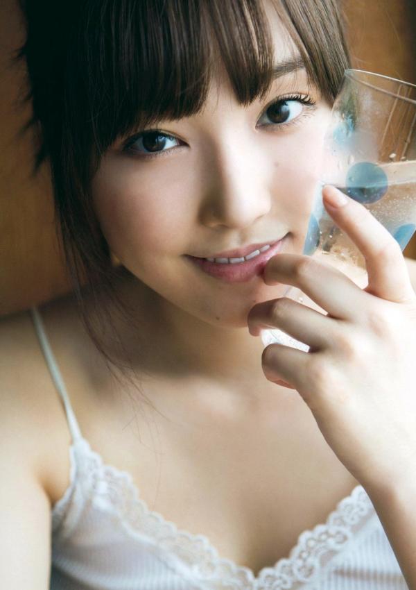 譜久村聖 谱久村圣  早安少女组谱久村圣《二十岁》写真集：海边车站漫步与私房居家慵懒时光，尽显清纯气质与性感诱惑第37张图片