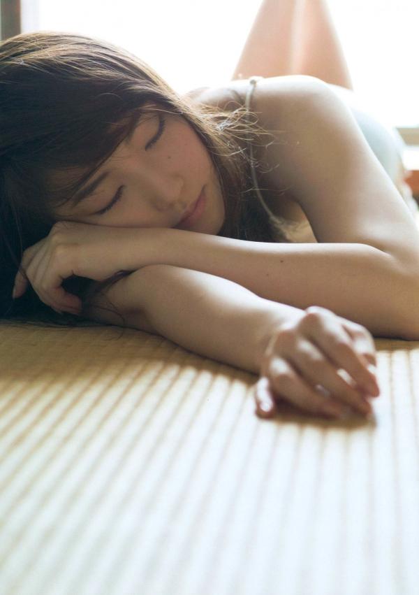譜久村聖 谱久村圣  早安少女组谱久村圣《二十岁》写真集：海边车站漫步与私房居家慵懒时光，尽显清纯气质与性感诱惑第38张图片