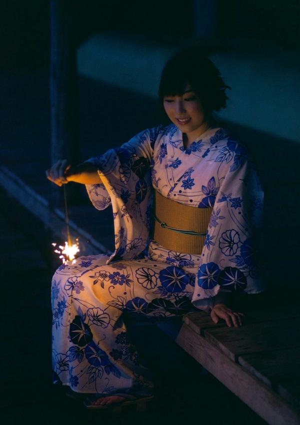 譜久村聖 谱久村圣  早安少女组谱久村圣《二十岁》写真集：海边车站漫步与私房居家慵懒时光，尽显清纯气质与性感诱惑第44张图片