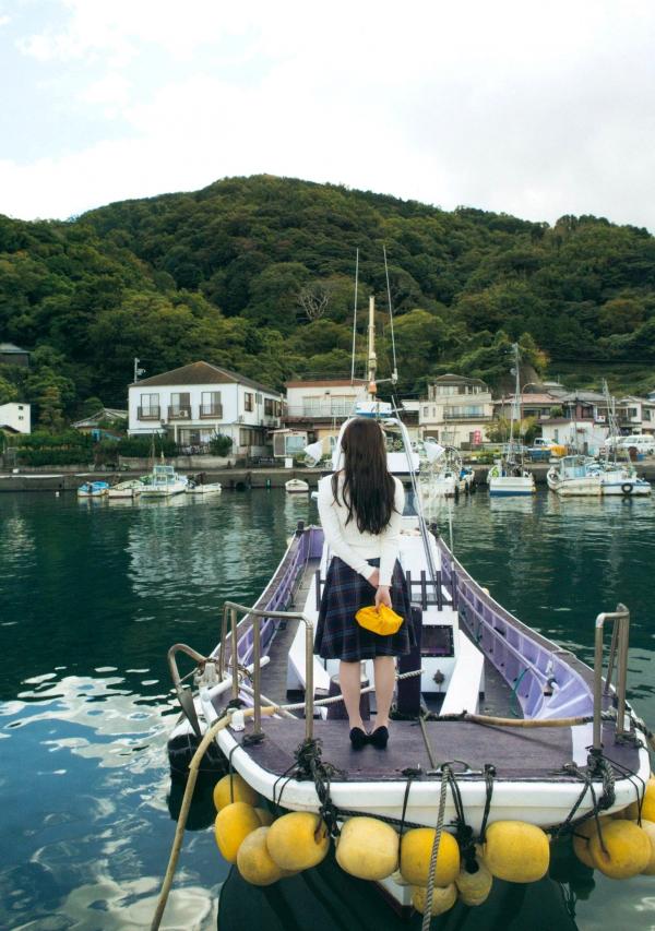 譜久村聖 谱久村圣  早安少女组谱久村圣《二十岁》写真集：海边车站漫步与私房居家慵懒时光，尽显清纯气质与性感诱惑第51张图片