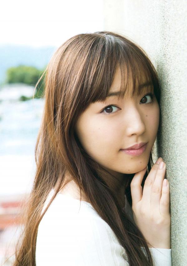 譜久村聖 谱久村圣  早安少女组谱久村圣《二十岁》写真集：海边车站漫步与私房居家慵懒时光，尽显清纯气质与性感诱惑第52张图片
