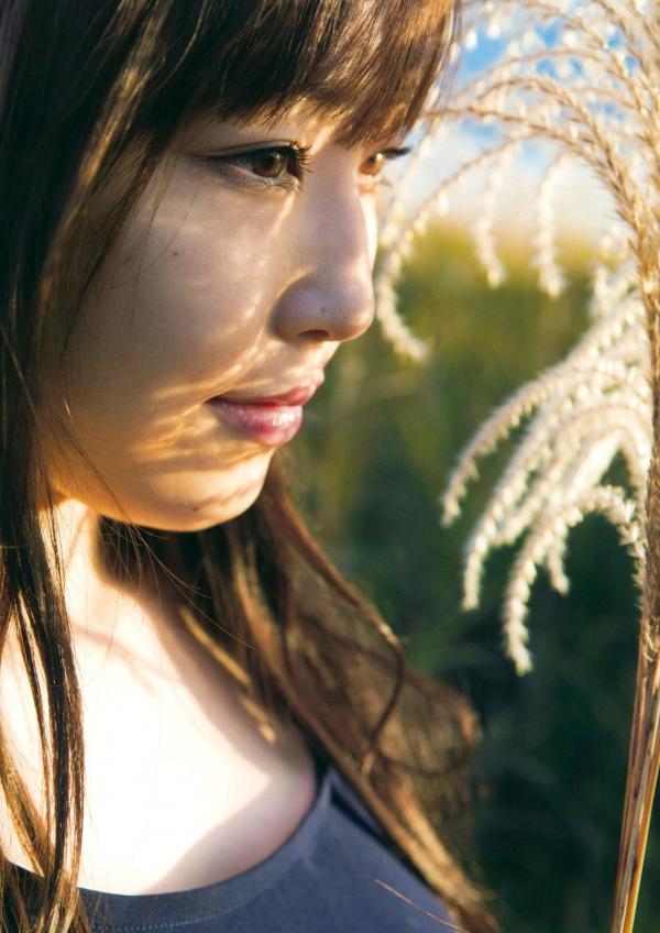 譜久村聖 谱久村圣  早安少女组谱久村圣《二十岁》写真集：海边车站漫步与私房居家慵懒时光，尽显清纯气质与性感诱惑第60张图片