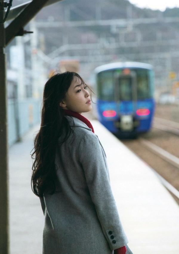 譜久村聖 谱久村圣  早安少女组谱久村圣《二十岁》写真集：海边车站漫步与私房居家慵懒时光，尽显清纯气质与性感诱惑第62张图片