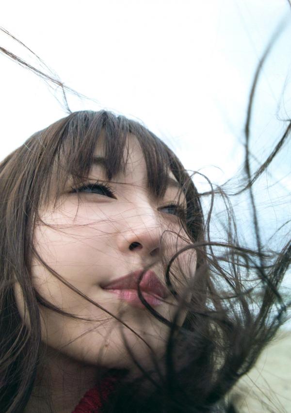 譜久村聖 谱久村圣  早安少女组谱久村圣《二十岁》写真集：海边车站漫步与私房居家慵懒时光，尽显清纯气质与性感诱惑第63张图片