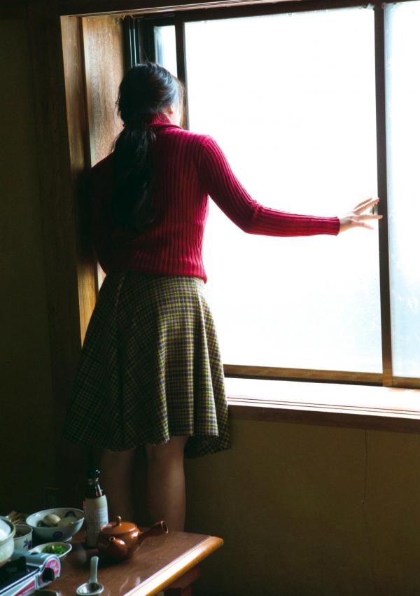 譜久村聖 谱久村圣  早安少女组谱久村圣《二十岁》写真集：海边车站漫步与私房居家慵懒时光，尽显清纯气质与性感诱惑第64张图片