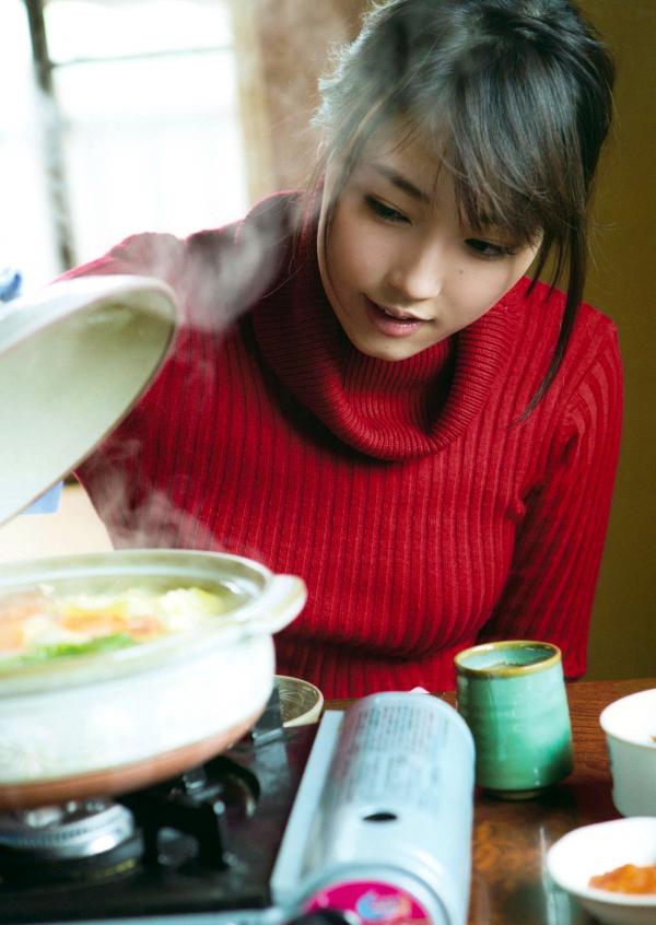 譜久村聖 谱久村圣  早安少女组谱久村圣《二十岁》写真集：海边车站漫步与私房居家慵懒时光，尽显清纯气质与性感诱惑第65张图片