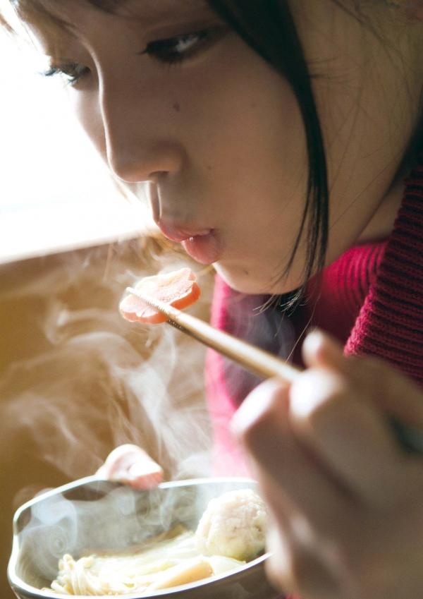 譜久村聖 谱久村圣  早安少女组谱久村圣《二十岁》写真集：海边车站漫步与私房居家慵懒时光，尽显清纯气质与性感诱惑第67张图片