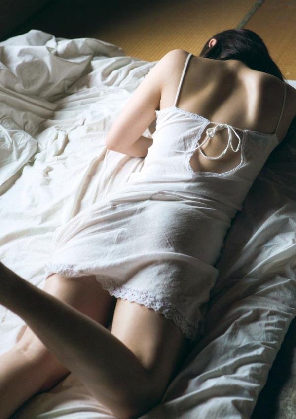 譜久村聖 谱久村圣  早安少女组谱久村圣《二十岁》写真集：海边车站漫步与私房居家慵懒时光，尽显清纯气质与性感诱惑第76张图片