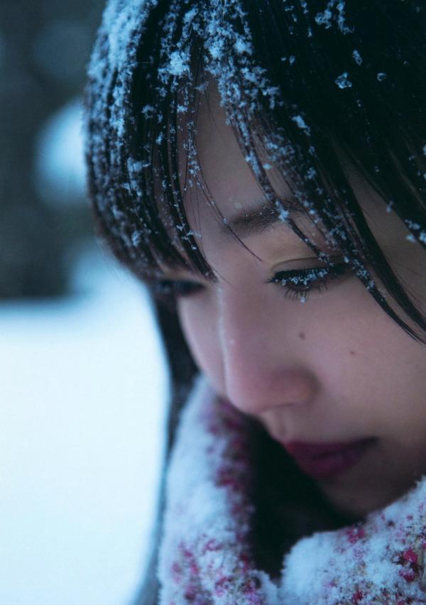 譜久村聖 谱久村圣  早安少女组谱久村圣《二十岁》写真集：海边车站漫步与私房居家慵懒时光，尽显清纯气质与性感诱惑第81张图片