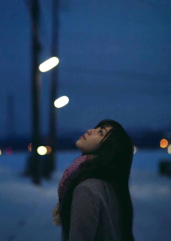 譜久村聖 谱久村圣  早安少女组谱久村圣《二十岁》写真集：海边车站漫步与私房居家慵懒时光，尽显清纯气质与性感诱惑第83张图片