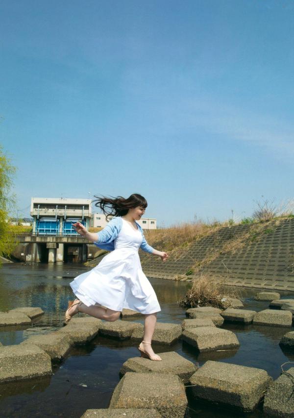 譜久村聖 谱久村圣  早安少女组谱久村圣《二十岁》写真集：海边车站漫步与私房居家慵懒时光，尽显清纯气质与性感诱惑第95张图片