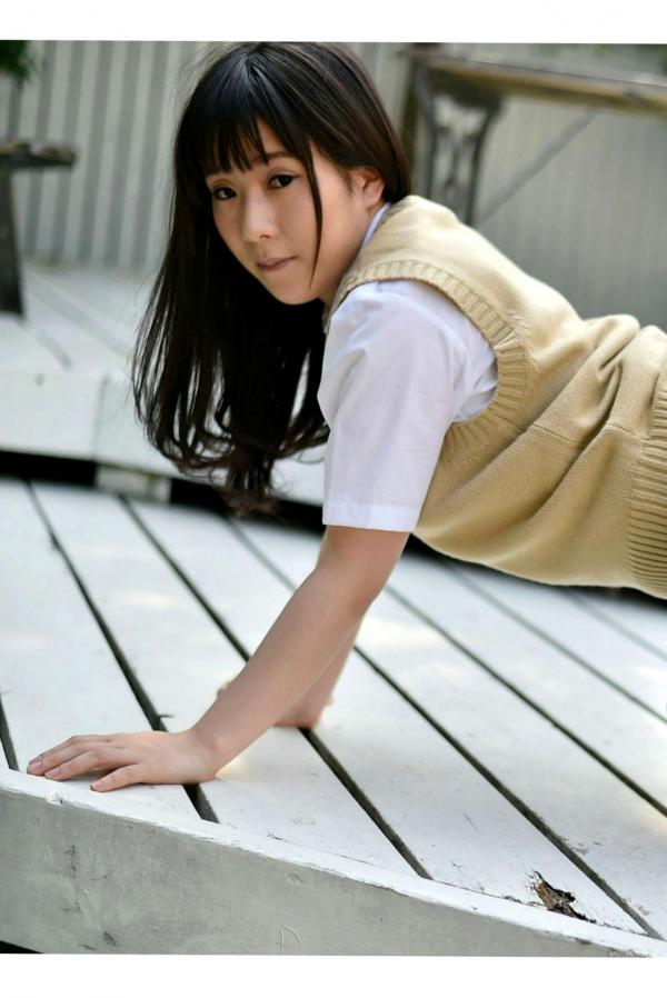 雨宮留菜 雨宫留菜  PB写真集_雨宮留菜《女子校生 萌える絶対領域》——清纯校服制服诱惑与性感比基尼私房写真，童颜巨乳尽显绝美诱惑第32张图片