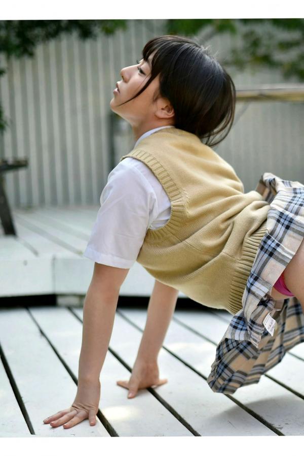 雨宮留菜 雨宫留菜  PB写真集_雨宮留菜《女子校生 萌える絶対領域》——清纯校服制服诱惑与性感比基尼私房写真，童颜巨乳尽显绝美诱惑第34张图片