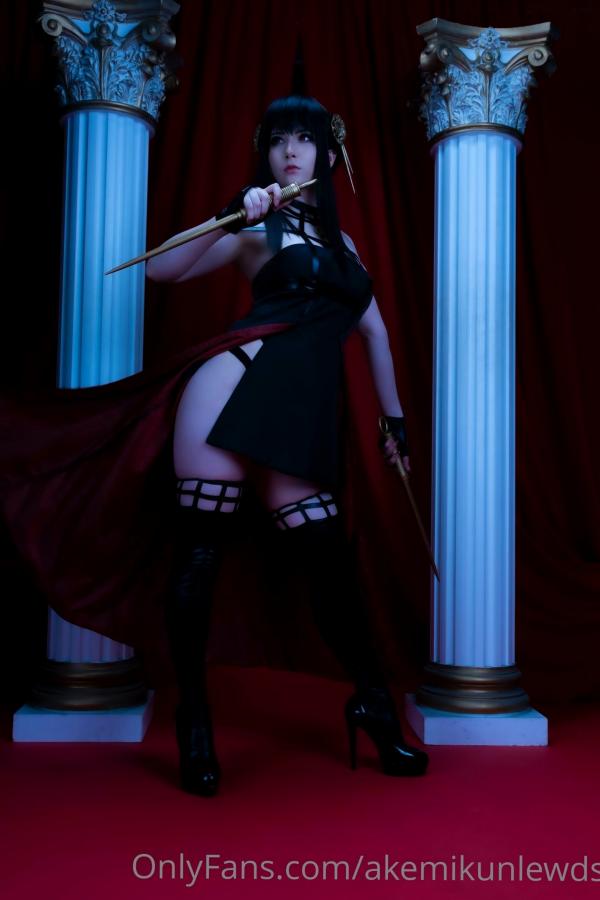 香月明美 Akemi  Akemi明美-约尔福杰(Yor) COSPLAY，极致性感荆棘公主角色扮演，冷艳诱惑风格大尺度写真第1张图片