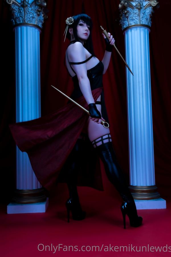 香月明美 Akemi  Akemi明美-约尔福杰(Yor) COSPLAY，极致性感荆棘公主角色扮演，冷艳诱惑风格大尺度写真第2张图片