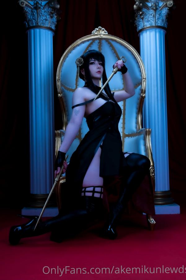 香月明美 Akemi  Akemi明美-约尔福杰(Yor) COSPLAY，极致性感荆棘公主角色扮演，冷艳诱惑风格大尺度写真第3张图片