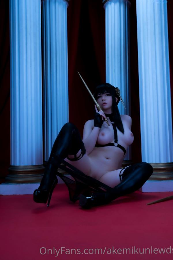 香月明美 Akemi  Akemi明美-约尔福杰(Yor) COSPLAY，极致性感荆棘公主角色扮演，冷艳诱惑风格大尺度写真第29张图片