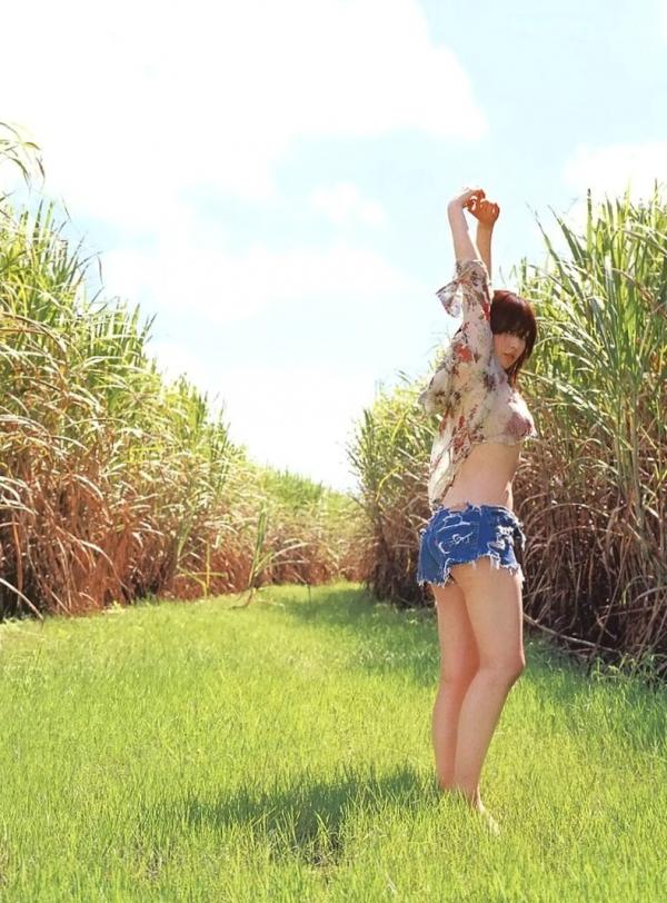 三津谷葉子 三津谷叶子  PB写真集_三津谷叶子《On The Way》[90P]_魅力户外比基尼与慵懒室内私房写真，极致诱惑身材特写第4张图片