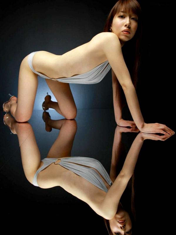 小林恵美 小林惠美  Sabra_小林恵美《SEXY ZEXY》写真集，红色漆皮诱惑与镜面反光，冷艳动人的成熟女神写大片 [40P]第13张图片