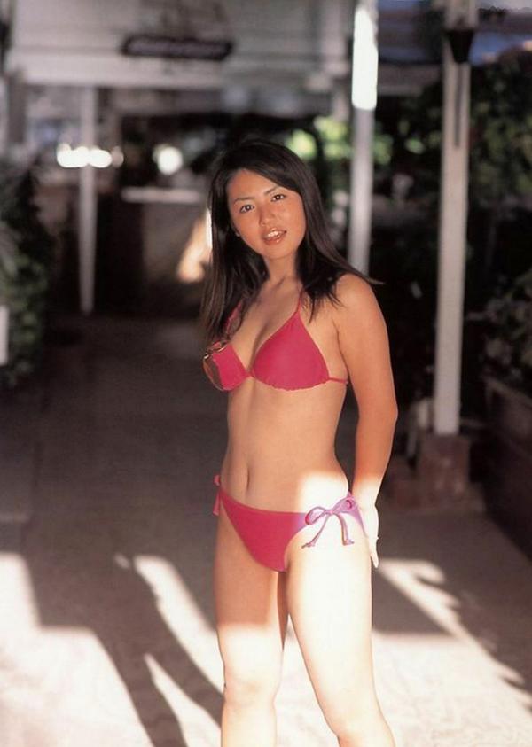 磯山さやか 矶山沙也加  PB写真集_磯山さやか(矶山沙也加) 《Pre Pri‐17》首本写真集，泳池湿身与户外清新装扮，经典童颜巨乳诱惑 [101P]第15张图片