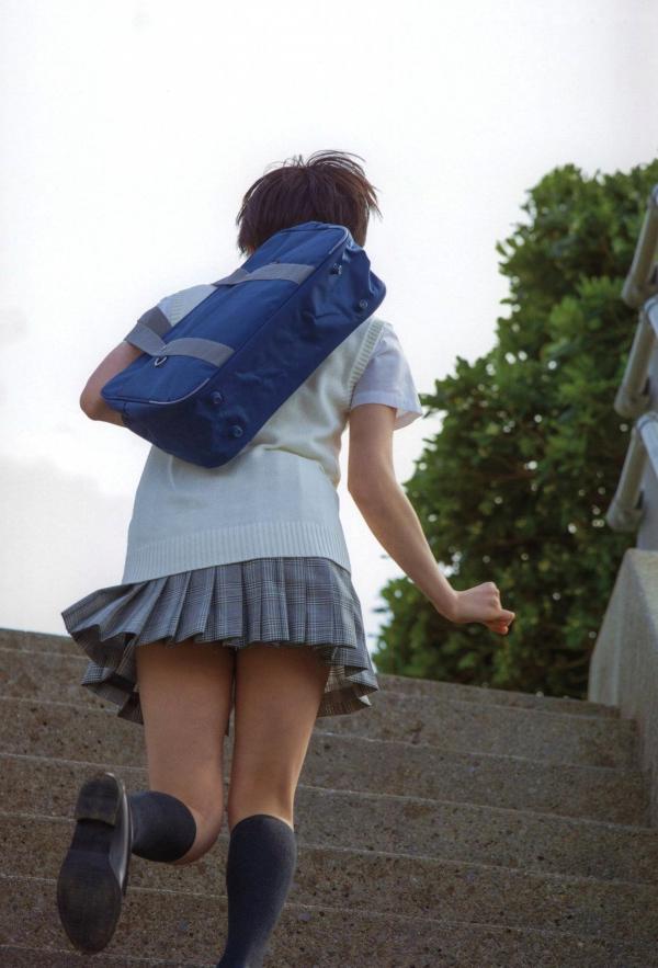 宮本佳林 宫本佳林  宮本佳林《Karin sixteen》写真集，清纯校服与清新居家风格，记录十六岁少女灵动之美第12张图片