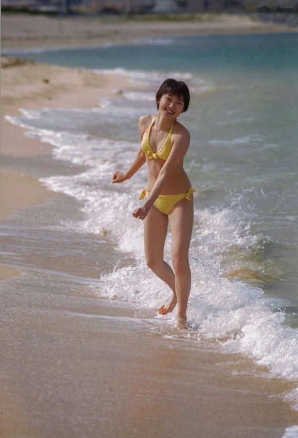 宮本佳林 宫本佳林  宮本佳林《Karin sixteen》写真集，清纯校服与清新居家风格，记录十六岁少女灵动之美第15张图片