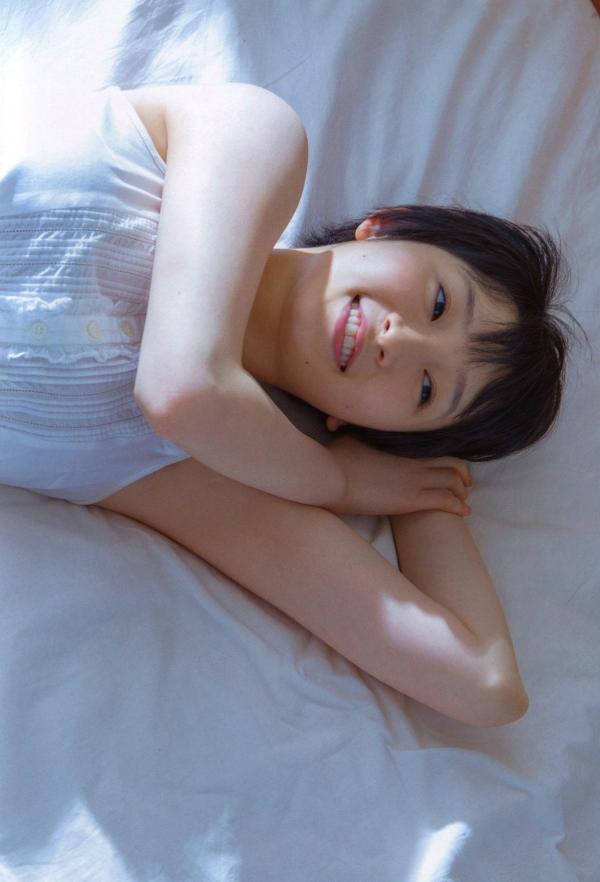 宮本佳林 宫本佳林  宮本佳林《Karin sixteen》写真集，清纯校服与清新居家风格，记录十六岁少女灵动之美第19张图片