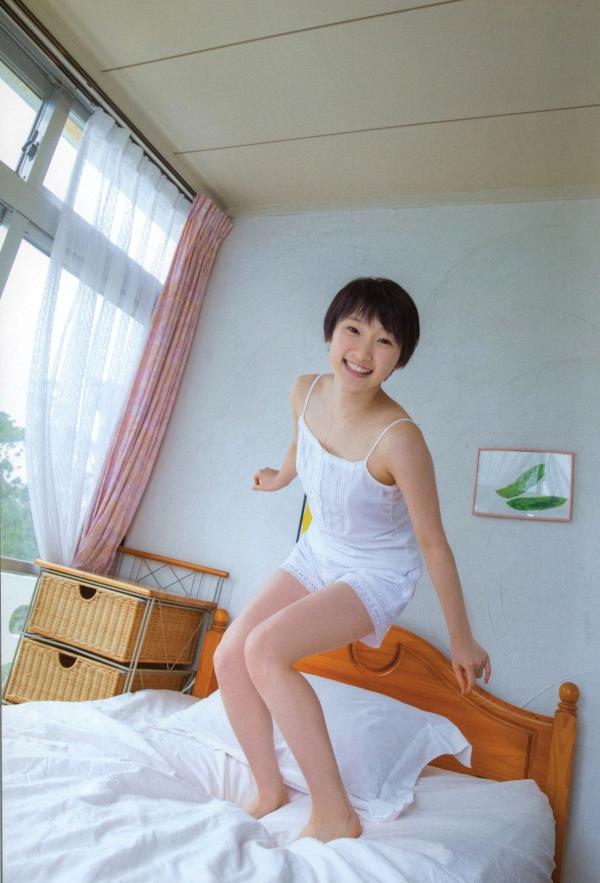 宮本佳林 宫本佳林  宮本佳林《Karin sixteen》写真集，清纯校服与清新居家风格，记录十六岁少女灵动之美第22张图片