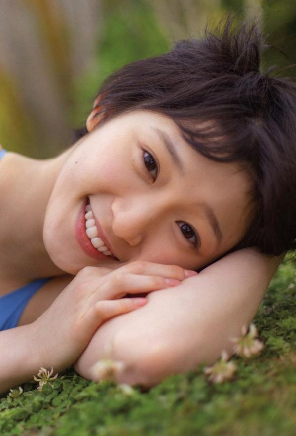 宮本佳林 宫本佳林  宮本佳林《Karin sixteen》写真集，清纯校服与清新居家风格，记录十六岁少女灵动之美第35张图片