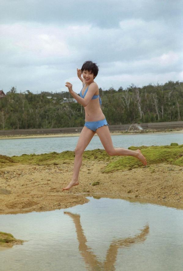 宮本佳林 宫本佳林  宮本佳林《Karin sixteen》写真集，清纯校服与清新居家风格，记录十六岁少女灵动之美第40张图片