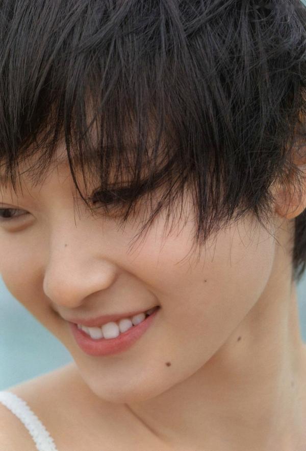 宮本佳林 宫本佳林  宮本佳林《Karin sixteen》写真集，清纯校服与清新居家风格，记录十六岁少女灵动之美第50张图片