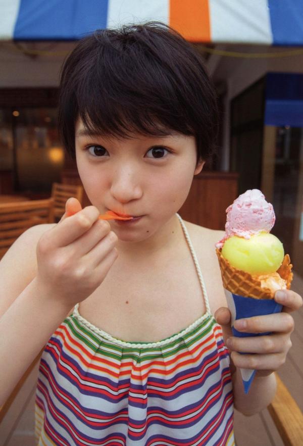 宮本佳林 宫本佳林  宮本佳林《Karin sixteen》写真集，清纯校服与清新居家风格，记录十六岁少女灵动之美第54张图片