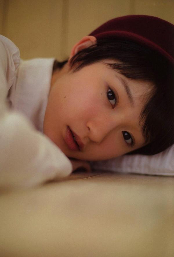 宮本佳林 宫本佳林  宮本佳林《Karin sixteen》写真集，清纯校服与清新居家风格，记录十六岁少女灵动之美第63张图片