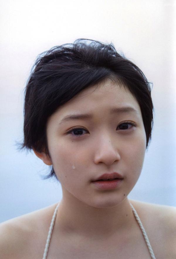 宮本佳林 宫本佳林  宮本佳林《Karin sixteen》写真集，清纯校服与清新居家风格，记录十六岁少女灵动之美第81张图片