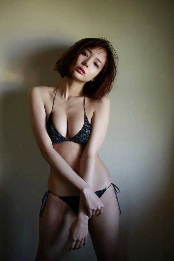 岡田紗佳 冈田纱佳 岡田紗佳 - ハイスペックガール 室内优雅私房写真 性感美腿大片第71张图片