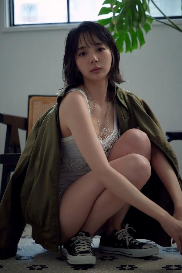 岡田紗佳 冈田纱佳 岡田紗佳 - 美脚輪舞曲 性感内衣私房照 复古写真女神美腿第2张图片