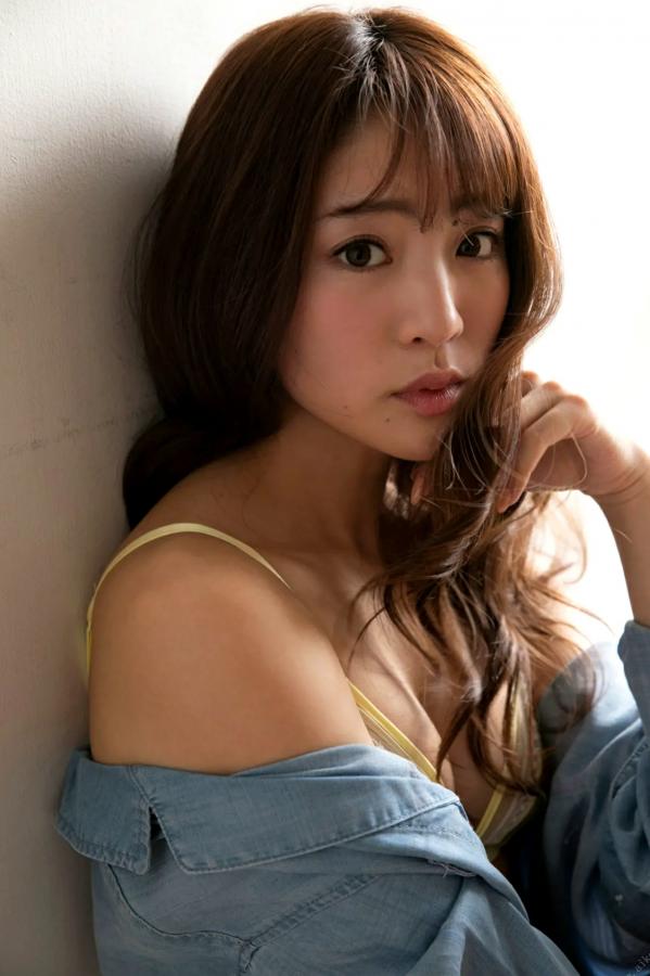志田友美  志田友美 - アイドルの魂は美脚に宿る 日系清新家居私房性感美腿写真第5张图片