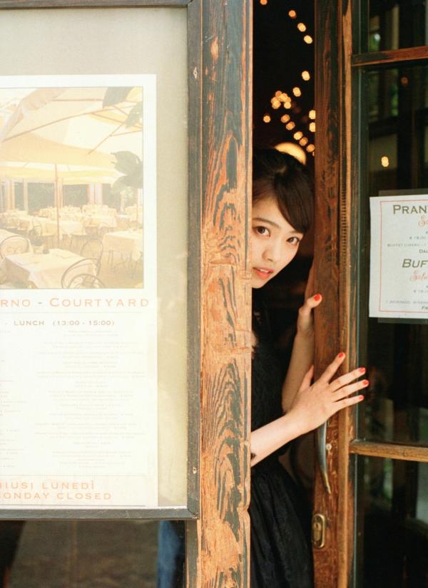 西野七瀬 西野七濑  西野七濑《风を着替えて》高清清纯写真，海边比基尼与居家生活私房美图大赏第78张图片