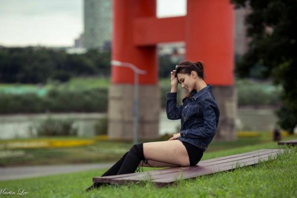 蔡譯心 蔡译心  台湾正妹蔡译心《宝藏岩》时尚街拍写真，百变风格演绎户外休闲穿搭，尽显高挑女神范第5张图片