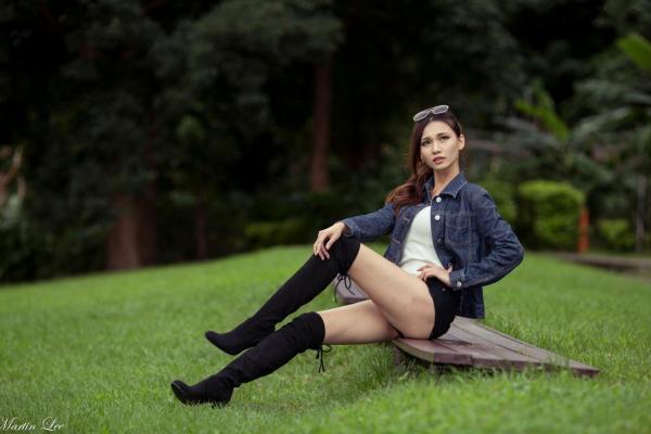 蔡譯心 蔡译心  台湾正妹蔡译心《宝藏岩》时尚街拍写真，百变风格演绎户外休闲穿搭，尽显高挑女神范第11张图片