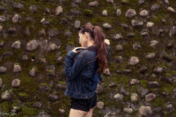 蔡譯心 蔡译心  台湾正妹蔡译心《宝藏岩》时尚街拍写真，百变风格演绎户外休闲穿搭，尽显高挑女神范第38张图片