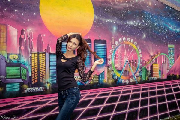 蔡譯心 蔡译心  台湾正妹蔡译心《宝藏岩》时尚街拍写真，百变风格演绎户外休闲穿搭，尽显高挑女神范第51张图片