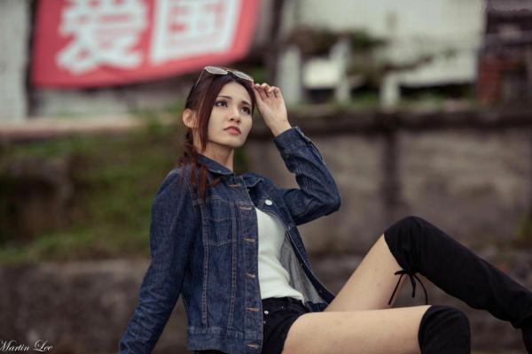 蔡譯心 蔡译心  台湾正妹蔡译心《宝藏岩》时尚街拍写真，百变风格演绎户外休闲穿搭，尽显高挑女神范第58张图片