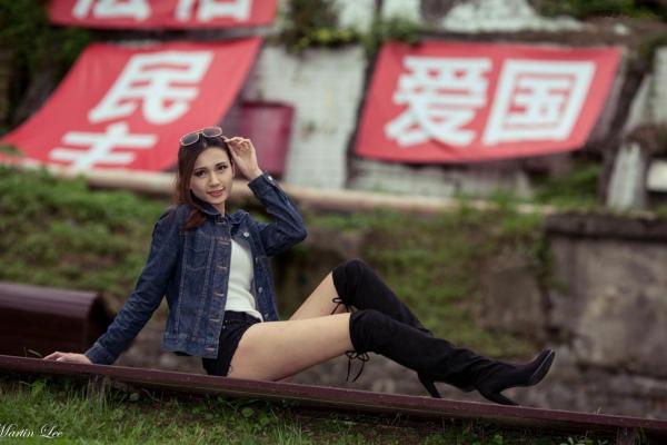 蔡譯心 蔡译心  台湾正妹蔡译心《宝藏岩》时尚街拍写真，百变风格演绎户外休闲穿搭，尽显高挑女神范第60张图片