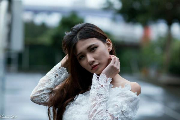 蔡譯心 蔡译心  台湾正妹蔡译心《宝藏岩》时尚街拍写真，百变风格演绎户外休闲穿搭，尽显高挑女神范第78张图片