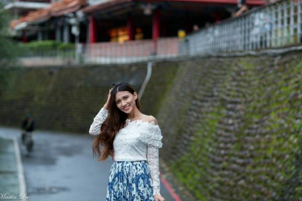 蔡譯心 蔡译心  台湾正妹蔡译心《宝藏岩》时尚街拍写真，百变风格演绎户外休闲穿搭，尽显高挑女神范第79张图片