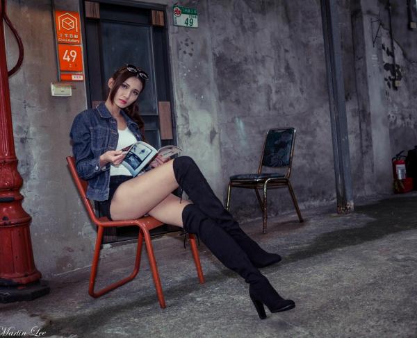 蔡譯心 蔡译心  台湾正妹蔡译心《宝藏岩》时尚街拍写真，百变风格演绎户外休闲穿搭，尽显高挑女神范第88张图片